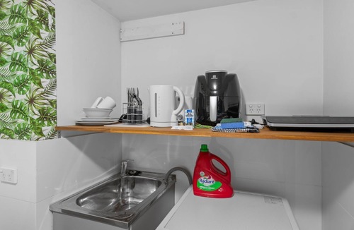 Bowen Hills Apartment | Housemark Escapes Presents Stylish 2-Bedroom Apartment in Bowen Hills