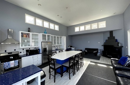 Pedro Point House | Huge and comfortable house with gorgeous view and just a walk to the beach.