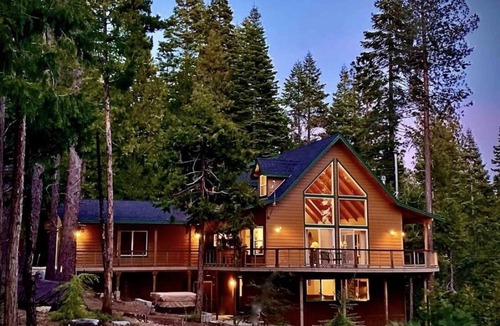 Arnold Cabin | Huge Cozy Cabin 3 Bed Rooms, loft, Game/bedroom, Spa