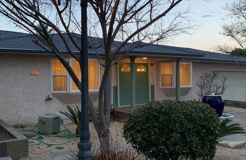 Clovis House | HUGE Family/Team/Group Luxury Home, Pets & Wheelchair Friendly, Sleeps 13-18