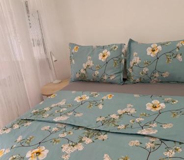 Sunrise Manor House | Hummingbird's Retreat-One bedroom-private bath-private entry door