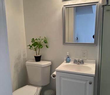 Sunrise Manor House | Hummingbird's Retreat-One bedroom-private bath-private entry door