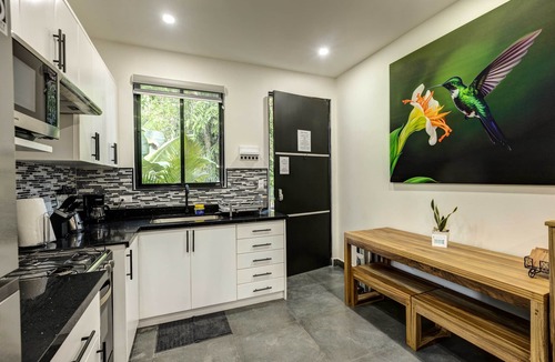 Punta Uva House | Hummingbird: studio steps from the beach