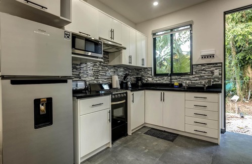 Punta Uva House | Hummingbird: studio steps from the beach