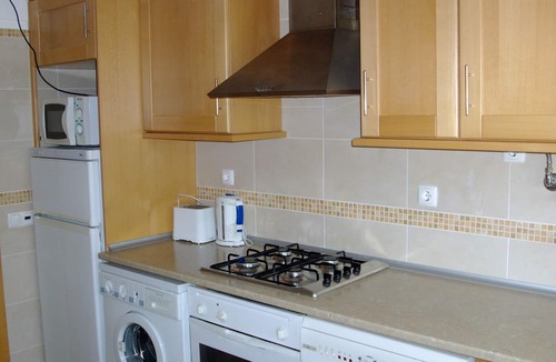 Pata de Baixo Apartment | Iconic Apartment with 2 bedrooms & full kitchen 2 Apts by RedAwning