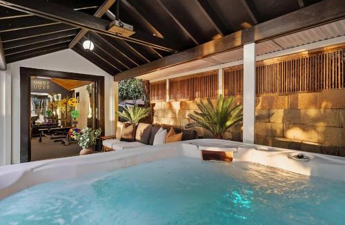 Bankers Hill House | Iconic Mansion with Hot Tub GYM Arcade and Parking