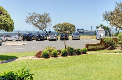 Mooloolaba Apartment | Illawong 2 - Two Bedroom Beachfront Budget Accommodation in Illawong Inn