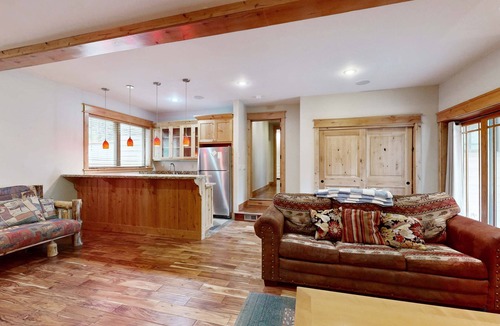 Montgomery Estates House | Immaculate Dog-Friendly Home with Private Hot Tub, Billiards, 2 Jacuzzi Tubs