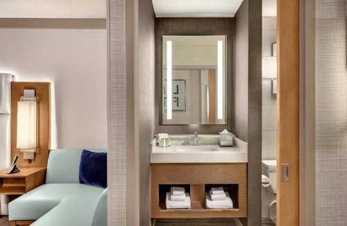 Gateway District House | In “Entertainment Capital of the World!” 2 Pools, Casino, Close to Mob Museum