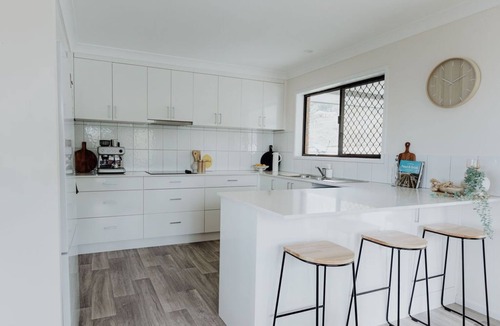Mount Mellum House | Indooor & Outdoor Fireplace | Acreage | Ocean View | 10min to Australia Zoo