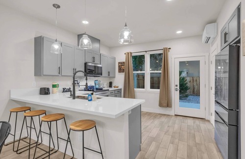 Reno/Tahoe Airport House | Innovative Townhouse|Sleeps 7|5Beds & 2Sofa Beds|F