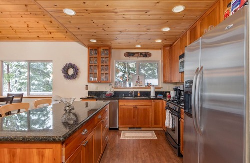 Arnold Cabin | Innsbruk Chalet- Cozy Mountain Retreat