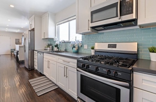 Oakland House | Inspire. SF City View. Free parking inside the compound. Near downtown