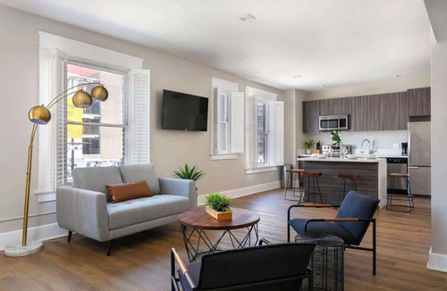 Gaslamp Quarter Hotel | Insta-worthy 2BR Hotel Suite | Heart of Gaslamp