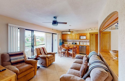 Zona Hotelera Apartment | Inviting apartment across from the beach with pool, grill, balcony & golf nearby