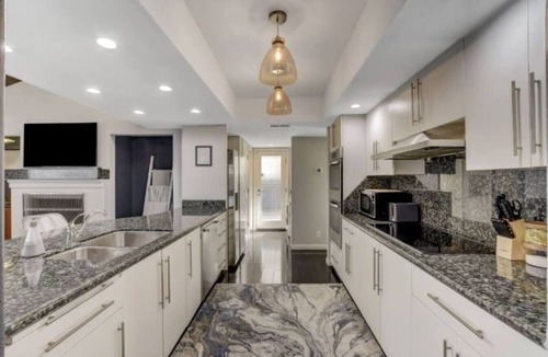 Paradise House | Irwin - Extended Stay with Pool, Jacuzzi, Kitchen