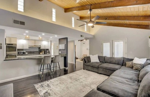 Paradise House | Irwin - Extended Stay with Pool, Jacuzzi, Kitchen