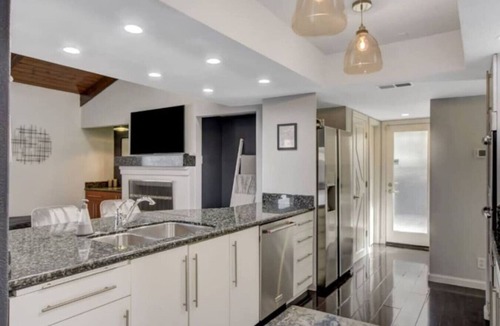 Paradise House | Irwin - Extended Stay with Pool, Jacuzzi, Kitchen