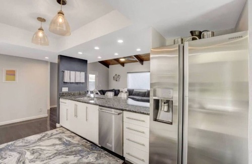 Paradise House | Irwin - Extended Stay with Pool, Jacuzzi, Kitchen