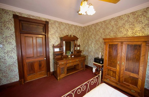 Hanford Hotel | Irwin Street Inn