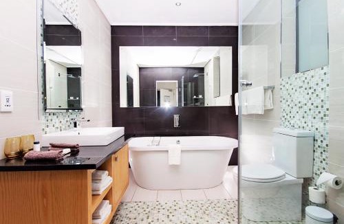 Pollok Beach Hotel | Isango Gate