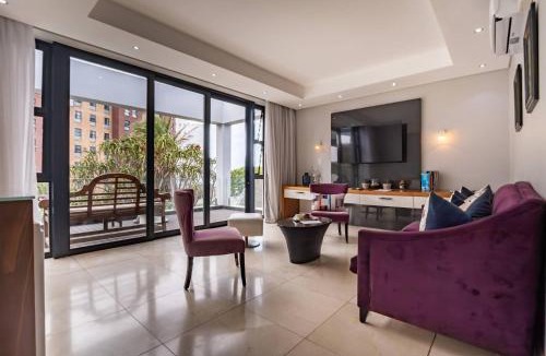 Pollok Beach Hotel | Isango Gate