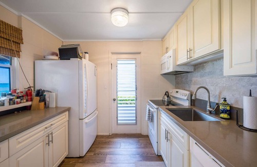 Waialua Cottage | Island Jewel — Ocean Front North Shore Paradise