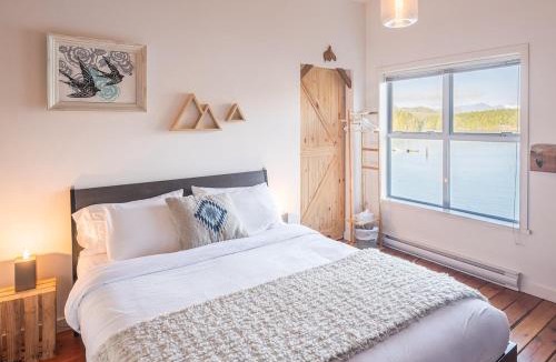 Tofino Apartment | Island Vista - Waterfront Condo