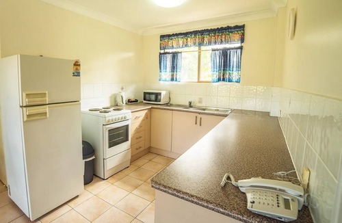 Broadbeach Waters Apartment | Jadon Place