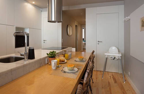 Uniao de Freguesias do Centro Apartment | Janika's Patio - New and Charming!