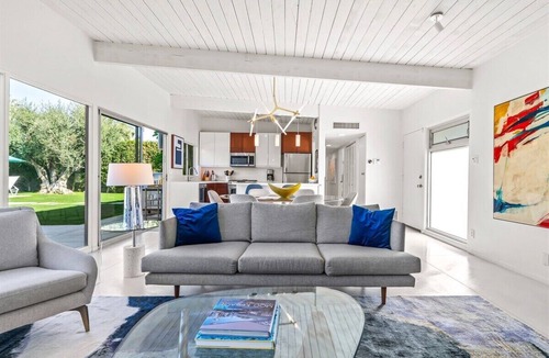 Sunmor House | Jewel of Palm Springs – Private Pool, Hot Tub, Huge Lawn & Mountain Views in Sunmor