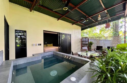 Uvita Villa | Jungle House with Private Jacuzzi