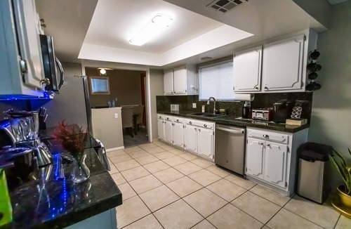 Paradise House | JUST 4 MILES FROM THE STRIP,CONVENTION CENTER AND AIRPORT