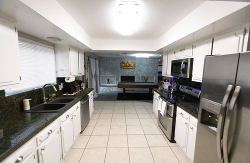 Paradise House | JUST 4 MILES FROM THE STRIP,CONVENTION CENTER AND AIRPORT