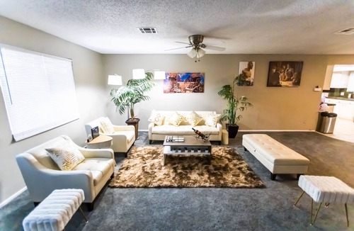 Paradise House | JUST 4 MILES FROM THE STRIP,CONVENTION CENTER AND AIRPORT