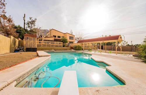 Sunrise Manor House | Just in time for SUPER BOWL! Mansion with Luscious Strip Views!