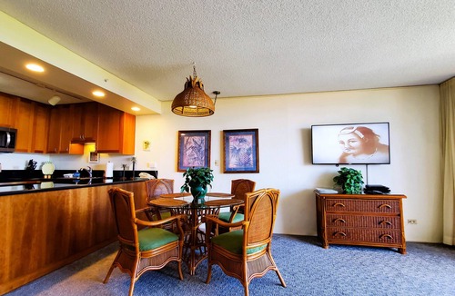 Honokowai Resort | Ka'anapali Shores, Ocean views, great location. Inquire for discounted rates!