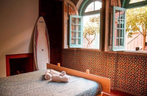 Costa de Caparica Hostel | Kali Vice Surf Villa