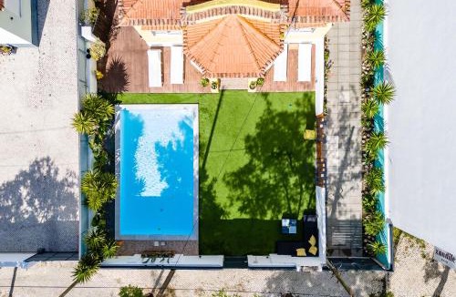 Costa de Caparica Hostel | Kali Vice Surf Villa