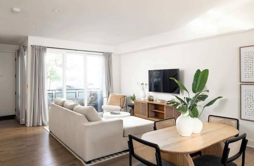 Golden Hill Condo | King Bed|Chef's Kitchen|2-Car Garage|1650 Sq Ft
