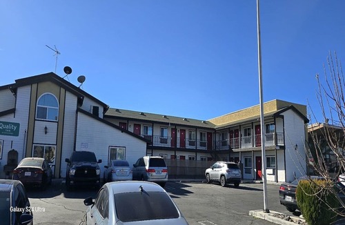 Victorville Apartment | King Bed | Non smoking