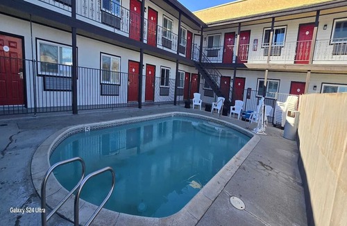 Victorville Apartment | King Bed | Non smoking