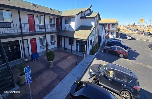 Victorville Apartment | King Bed|Smk| Jetted Tub