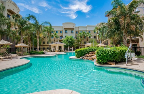 Glendale Sports and Entertainment District Apartment | King Studio Suite | Free Breakfast + Pool