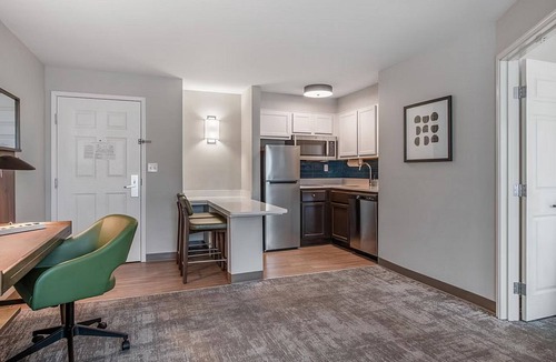 Rocklin Apartment | King Suite With Free Daily Breakfast