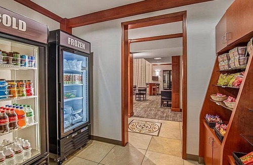 Rocklin Apartment | King Suite With Free Daily Breakfast