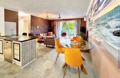 Burleigh Heads Apartment | Koala Park Apartment: Pool Parking & Beach Access
