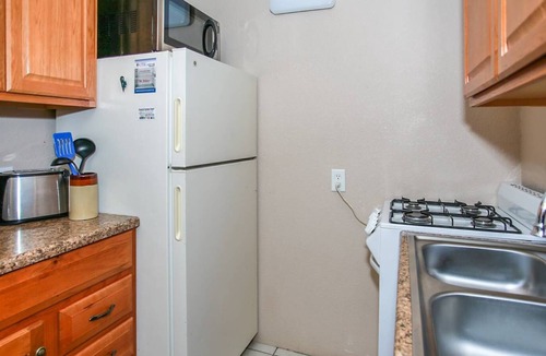 The Village Cottage | Kodiak Bear Studio Pet Friendly Perfect Location