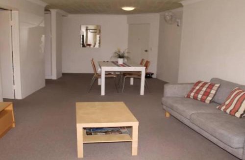 Mermaid Beach Apartment | Kundu Lodge - Hosted by Burleigh Letting