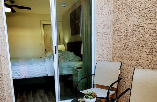 Las Vegas Condo | L - Fully remodeled and professionally decorated.